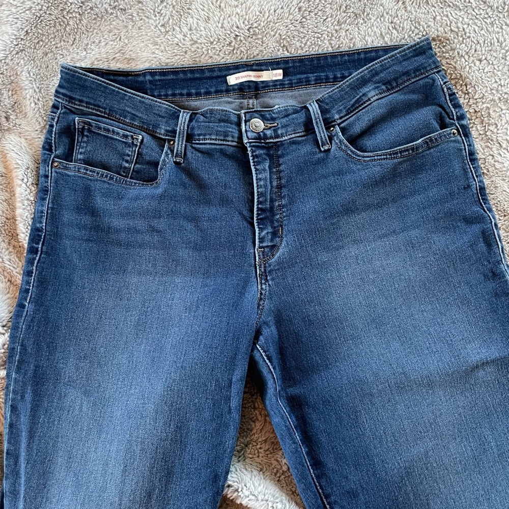 Levi’s 311 Shaping Skinny Jean